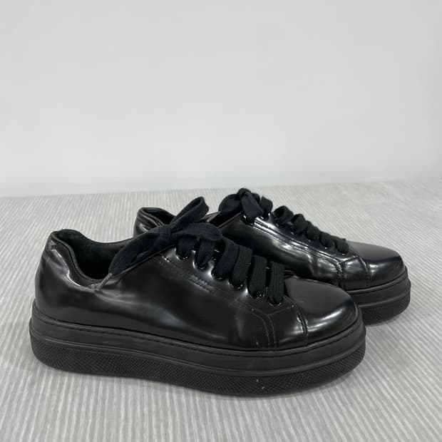 495) PRADA 프라다 페이턴트 레더 스니커즈 36.5