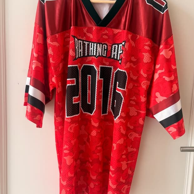 베이프(A Bathing Ape BAPE) 레드 카모져지 티