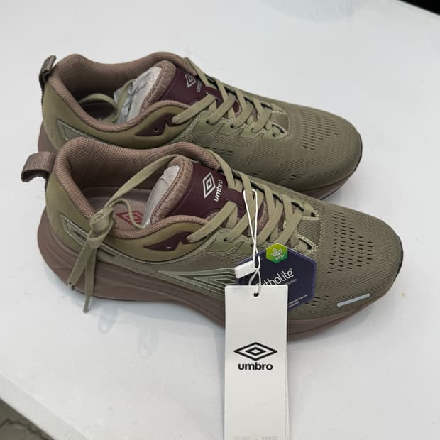 엄브로런닝화260사이즈