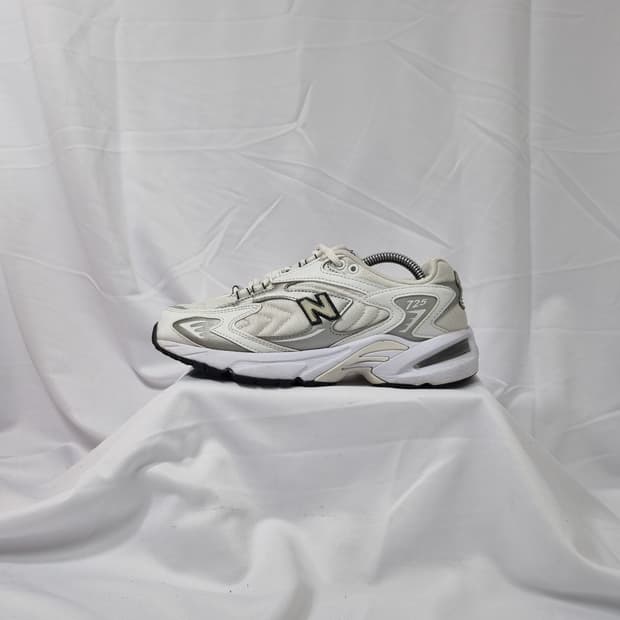 235 뉴발란스 725 실버 스니커즈