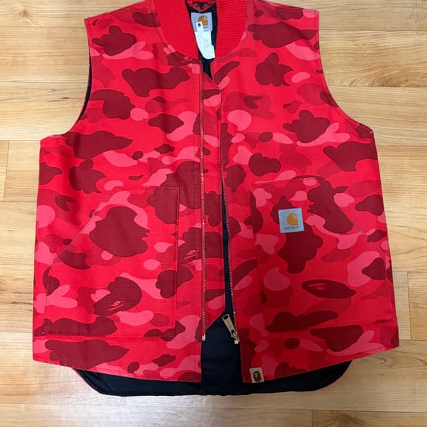 BAPE × Carhartt 레드 카모 베스트 (아카이브)