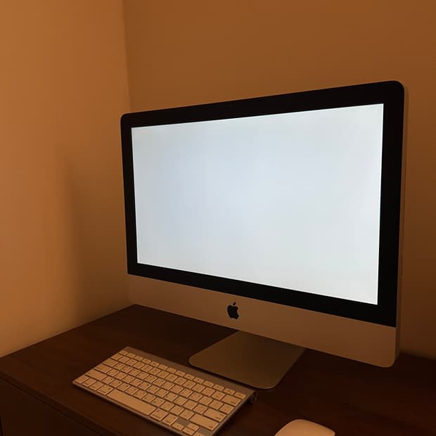 아이맥 21.5인치 (Mid 2011) + 매직키보드 + 매직마우스