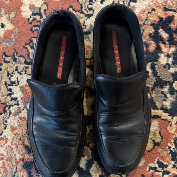 프라다 스포츠 레더 슬립온