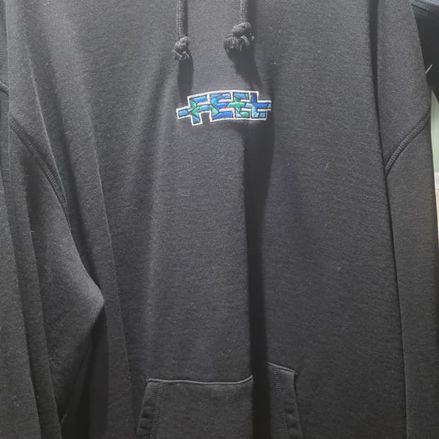 필이너프 라인온 후드티
