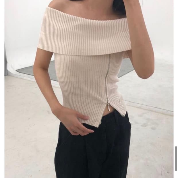 오프숄더 지퍼 니트 연베이지 