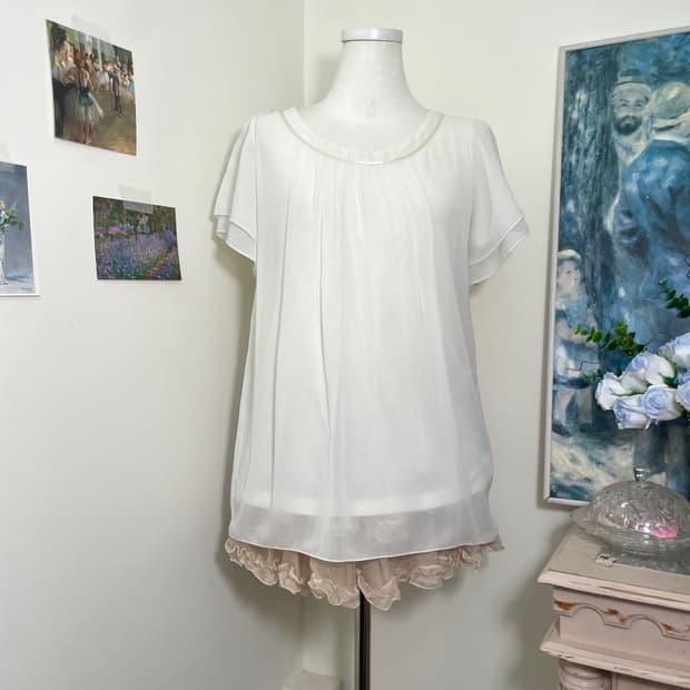 white pleats point basic puff blouse
