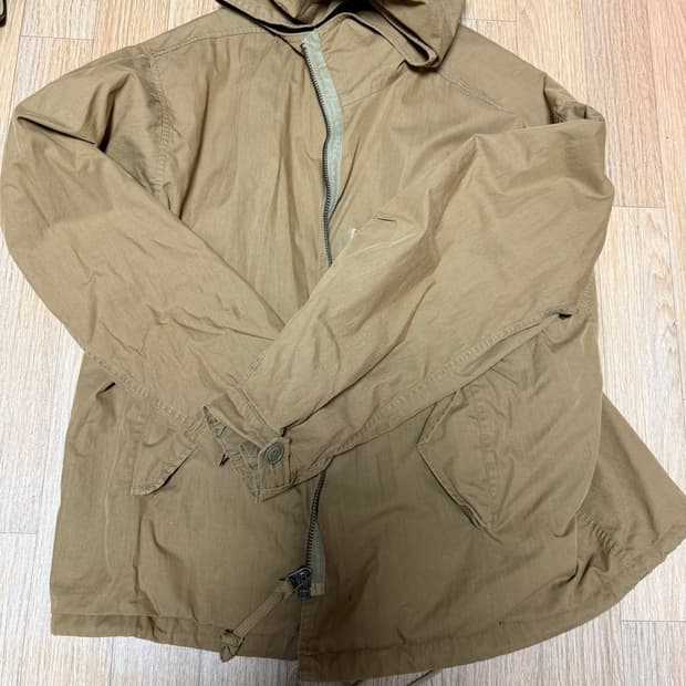 블라인드파일즈 밀스팩 파카 1사이즈 팝니다.