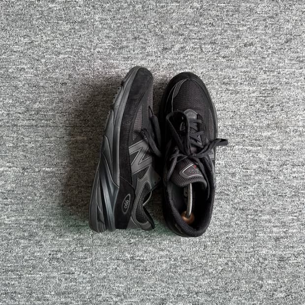뉴발란스 990v6 트리플블랙