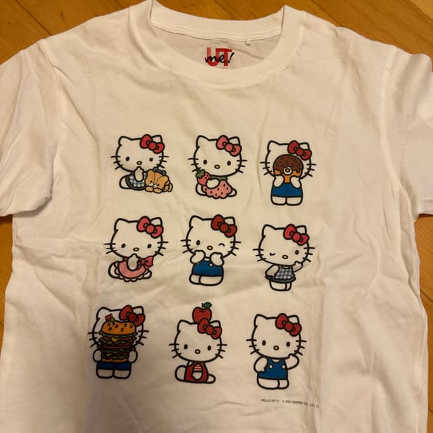 유니클로 UT 키티 티셔츠 키즈 130