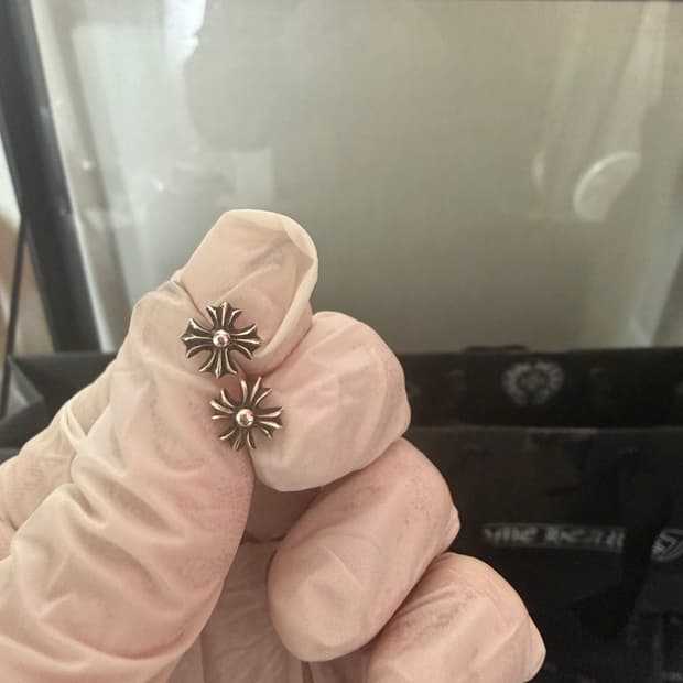 크롬하츠 No2 CH 플러스 스터드 귀걸이 이어링 2개