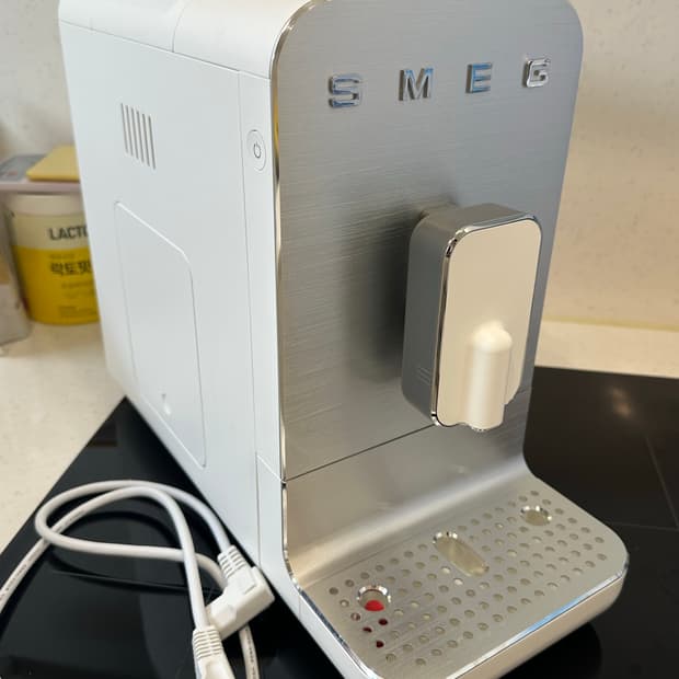 스메그 BCC01 화이트 커피머신