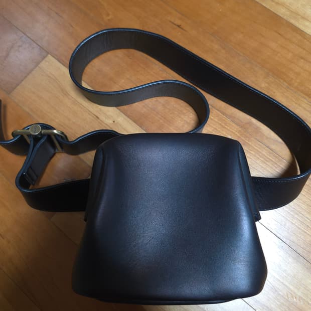 오소이 피넛 브로트백 블랙