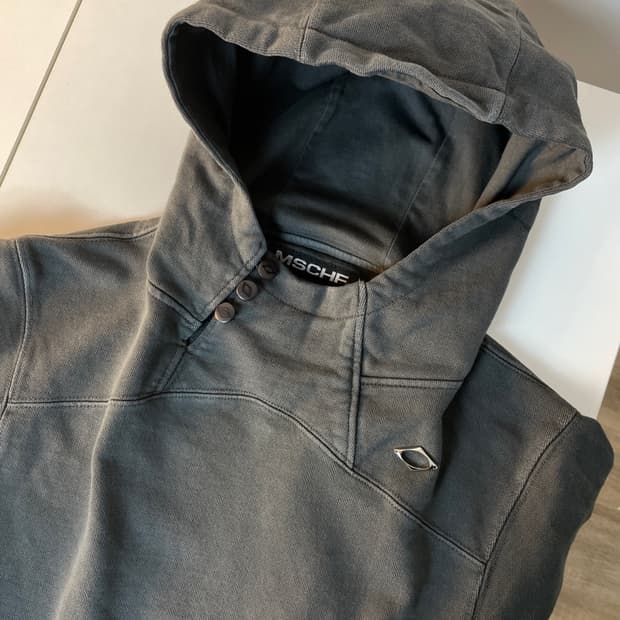 미스치프 사이드 버튼 업 크롭 후드