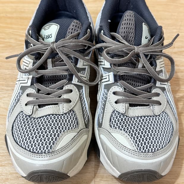 아식스 젤 퀀텀 키네틱 버치 다크타우페 265cm