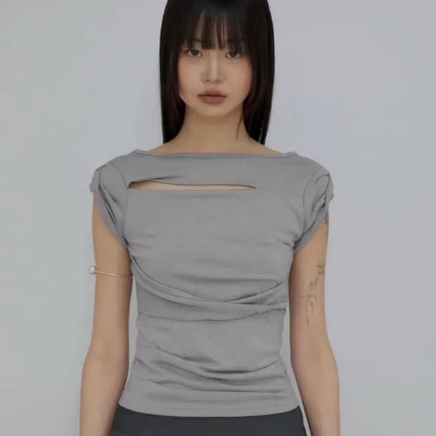 플레어업 Asymmetrical Draped Roll-Up T-Shirt
