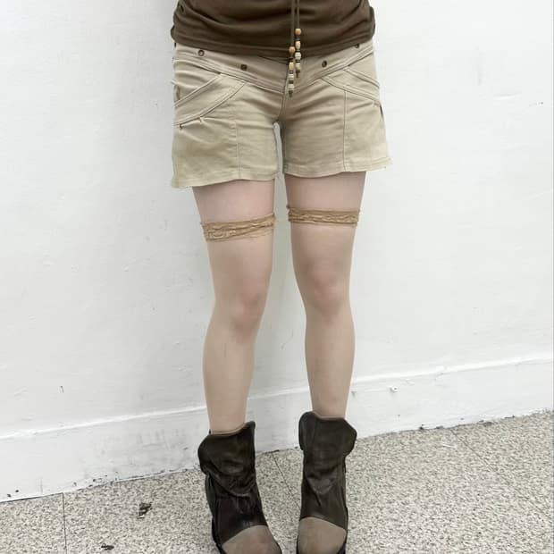 Ozz on beige eyelet short pants