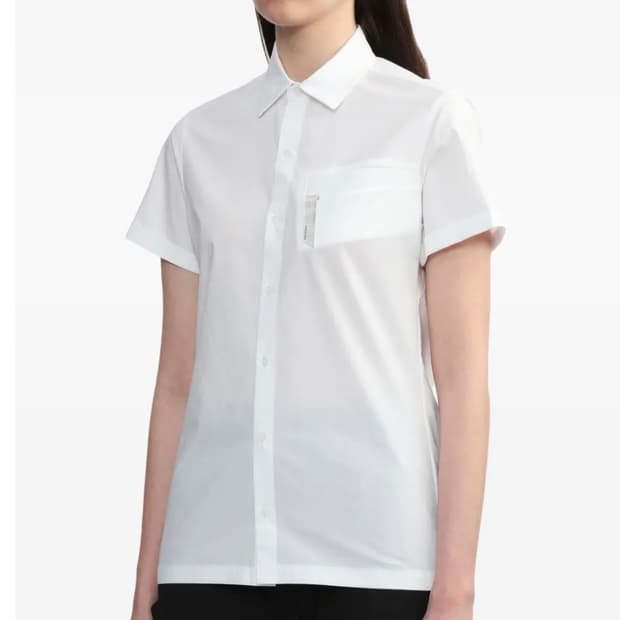 혜인서 핀 디테일 반팔 셔츠