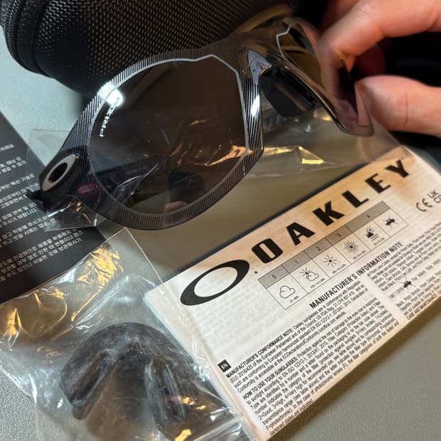 오클리 리서브제로 프리즘블랙 OO9098-0148