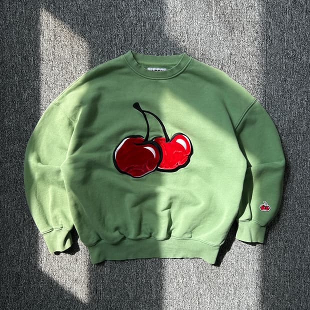 키르시 빅 체리 그린 맨투맨