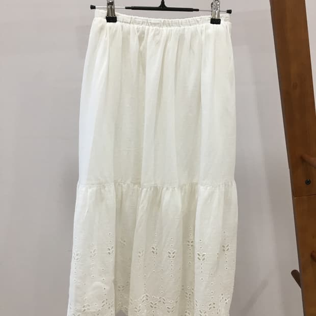 빈티지 펀칭디테일 스커트