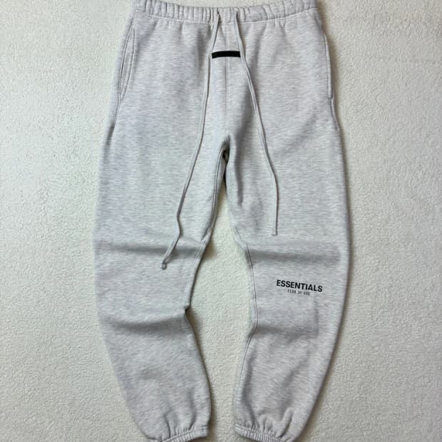 에센셜 피어오브갓 로고 베이직 스웻 조거 팬츠 PN5848