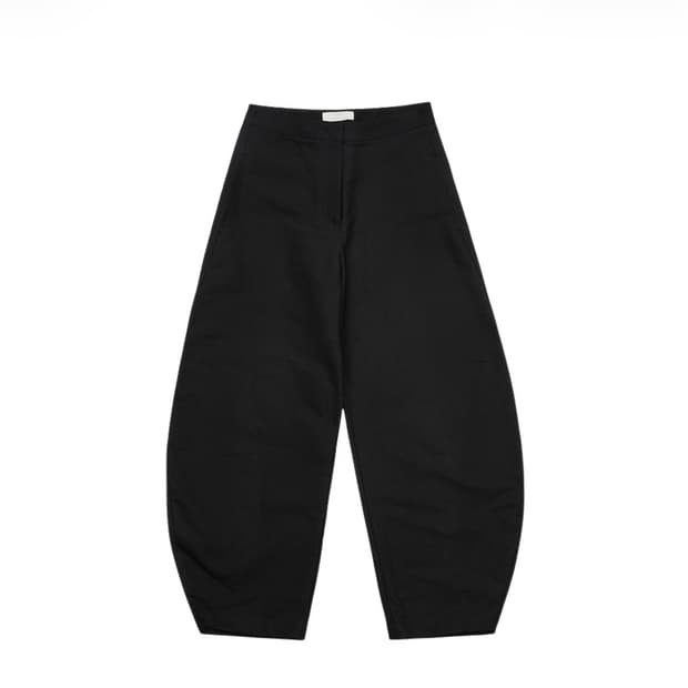 아모멘토 우먼 커브드 레그 팬츠 블랙