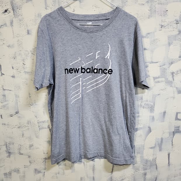 뉴발란스 로고 라운드 반팔 티셔츠 