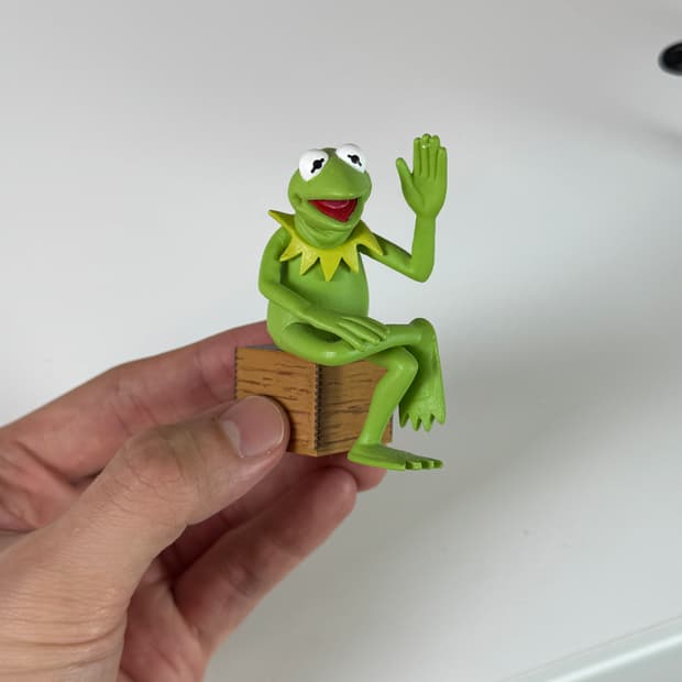 커밋 더 프로그 피규어