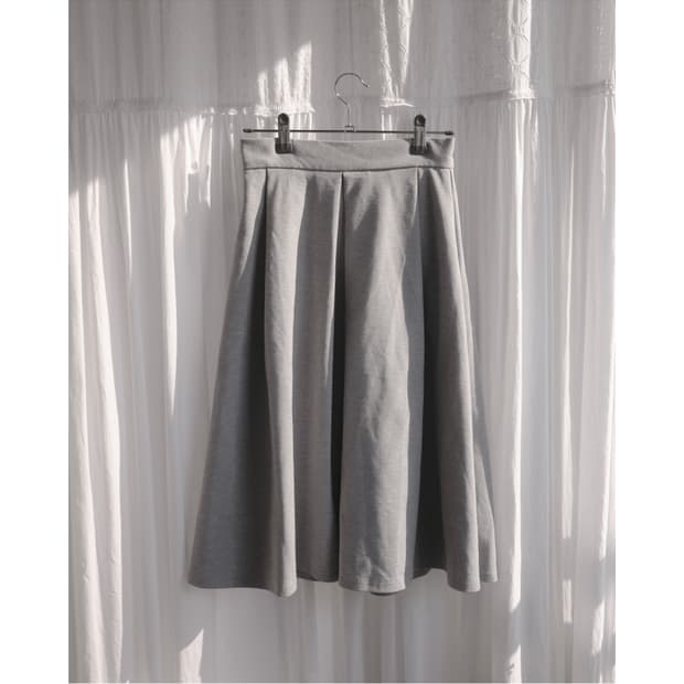 GU light grey skirt