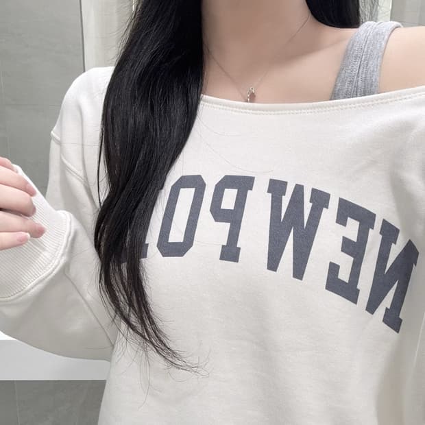 후아유 브랜디멜빌 원오프숄더 맨투맨