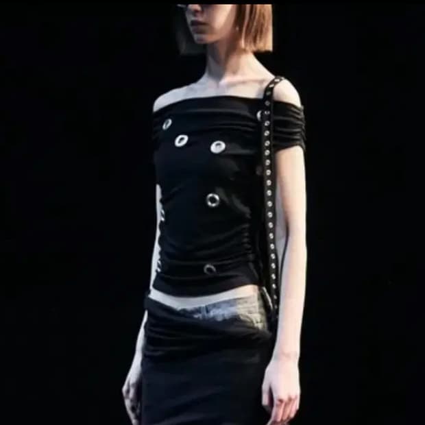 키묘 피어싱 아일렛 스카프 오프숄더 탑 블랙