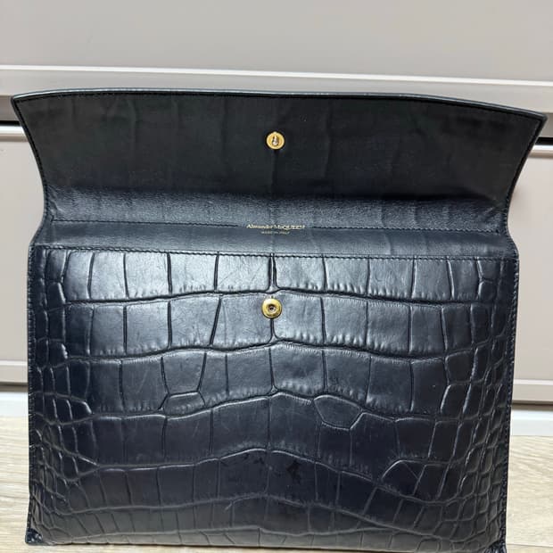 알렉산더 맥퀸 블랙 악어 패턴 클러치