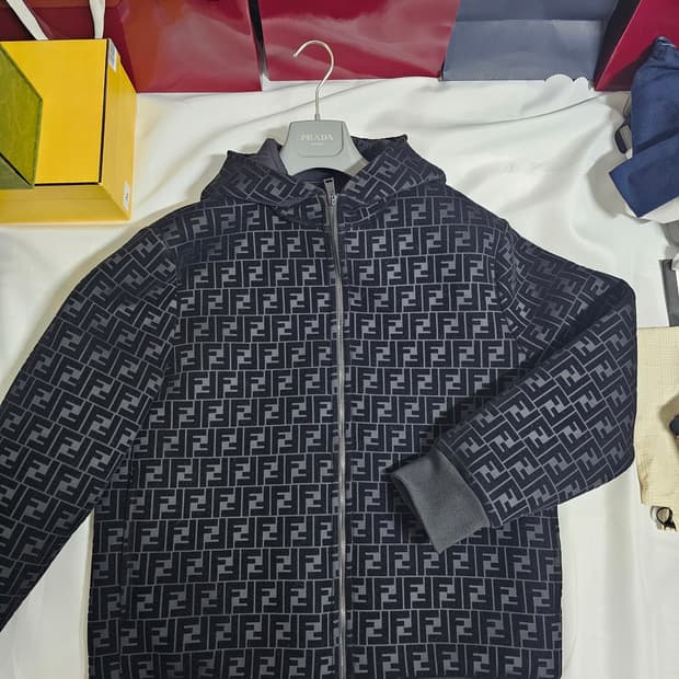 펜디 벨벳후드자켓