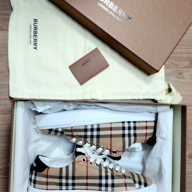 버버리 체크 스니커즈 새상품 풀박스