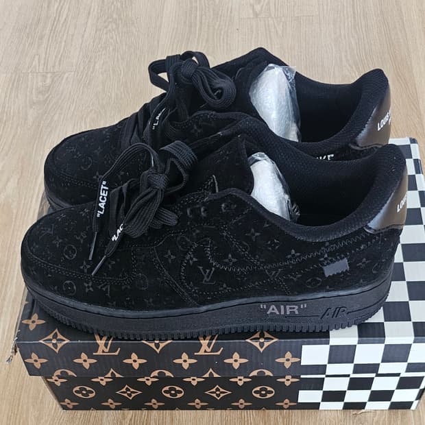 루이비통 나이키 에어 포스1 버질아블로260사이즈새상품미개봉