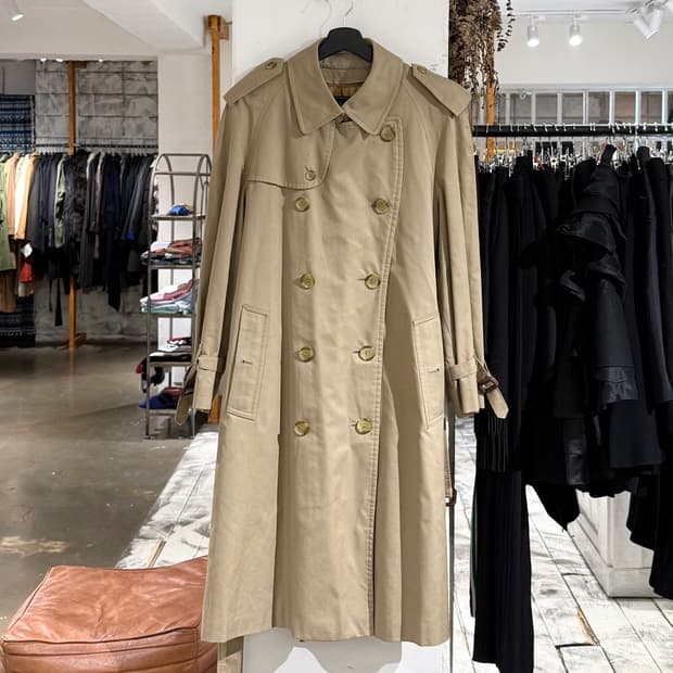 버버리 베이지 더블 브레스티드 벨티드 트렌치 코트