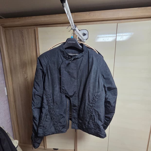 [XL] 앤더슨벨 레이스업 패디드 점퍼 블랙