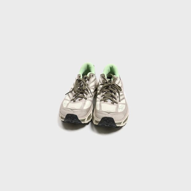 HOKA ONE ONE 