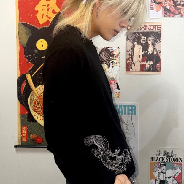 카라쿠리타마시 자수 니트