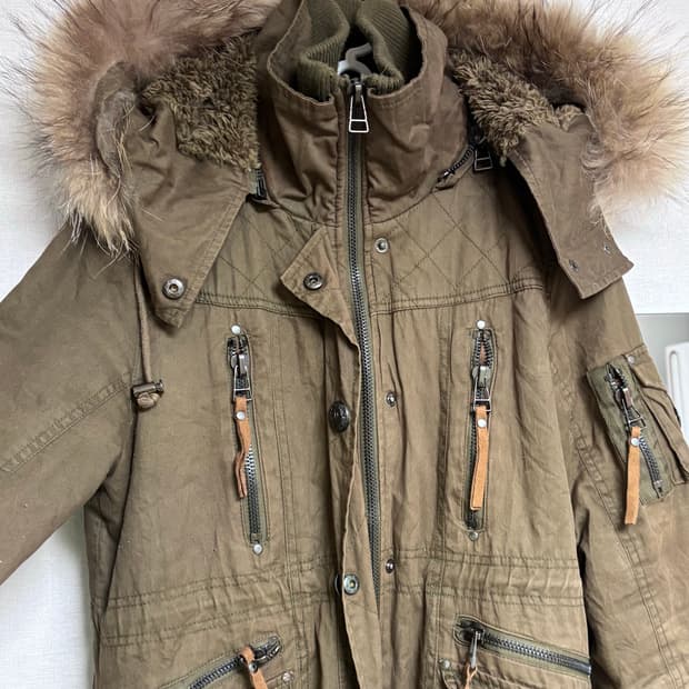 카키색 퍼 야상