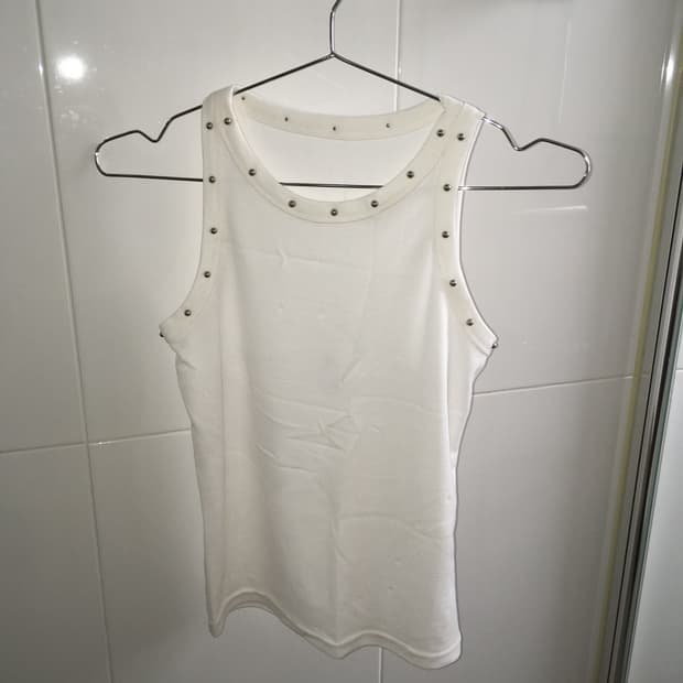 스터드 슬리브리스