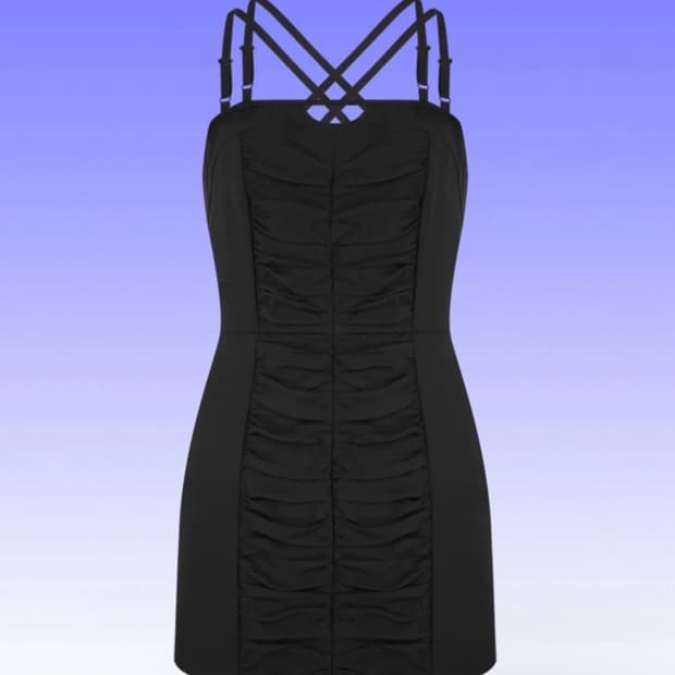 콰지퓨리티 블랙 숄더 스트랩  미니 원피스