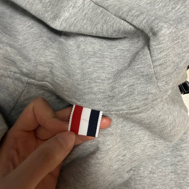 톰브라운 후드집업