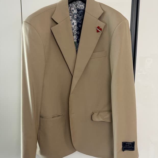 비욘드클로젯 베이지 블레이저