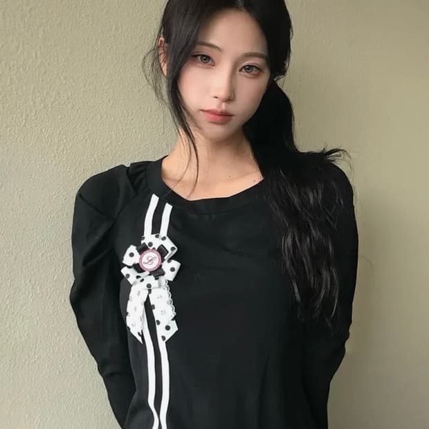 러브이즈트루 EL ROSETTE SHIRRING TEE(BLACK)