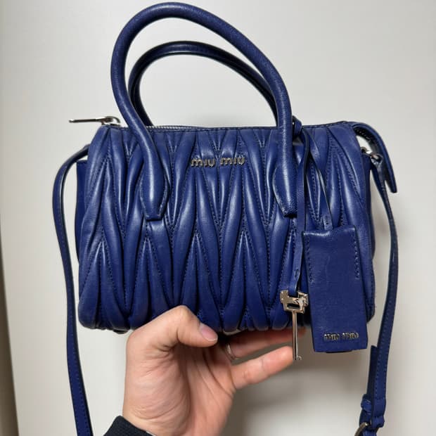 미우미우 마쎄라테 투웨이 레더 핸드백