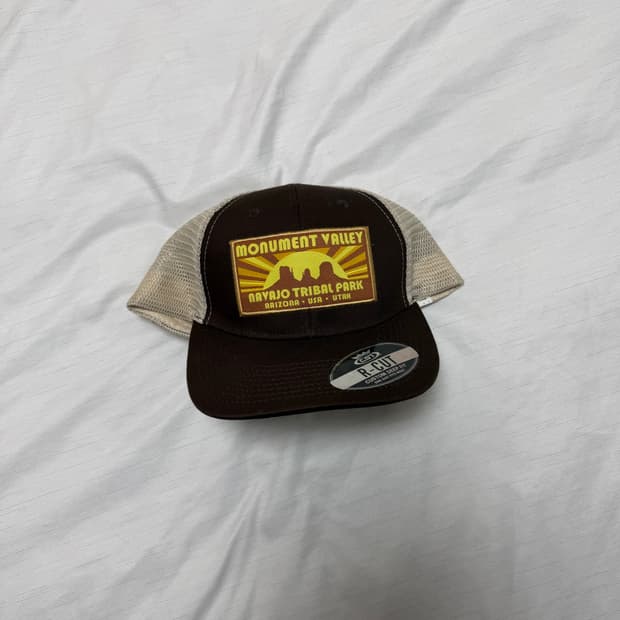 모뉴먼트 밸리 나바호 트라이벌 파크 트러커 캡