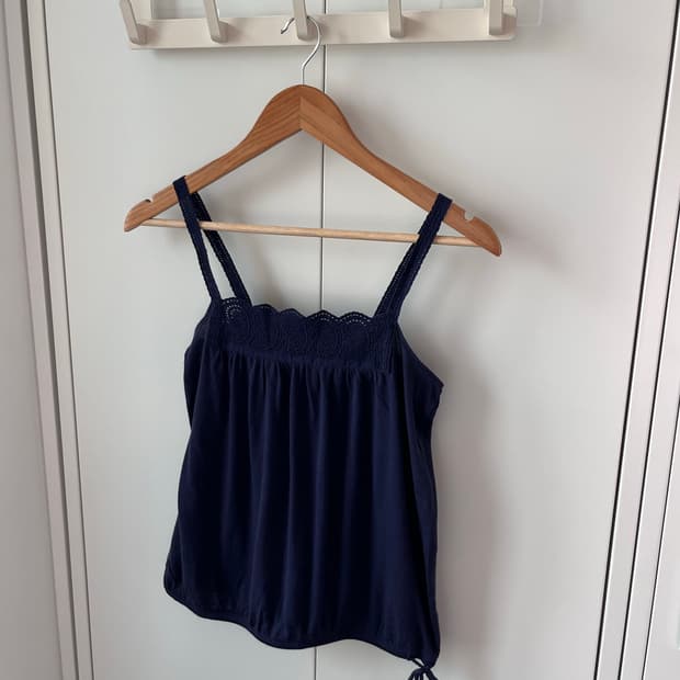 Gap 갭 레이스 펀칭 네이비 슬리브리스