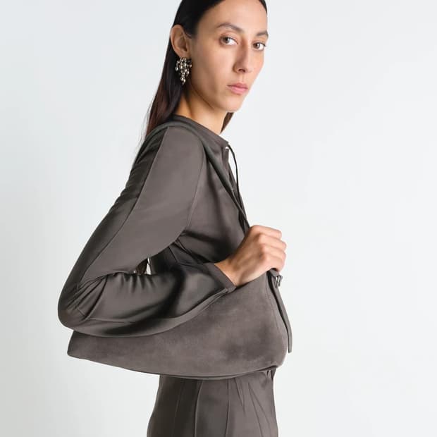 르메르 26ss 벨티드 스웨이드 바게트 백/밍크