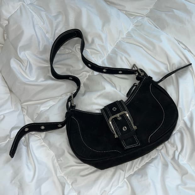 오소이 버클 호보백 블랙